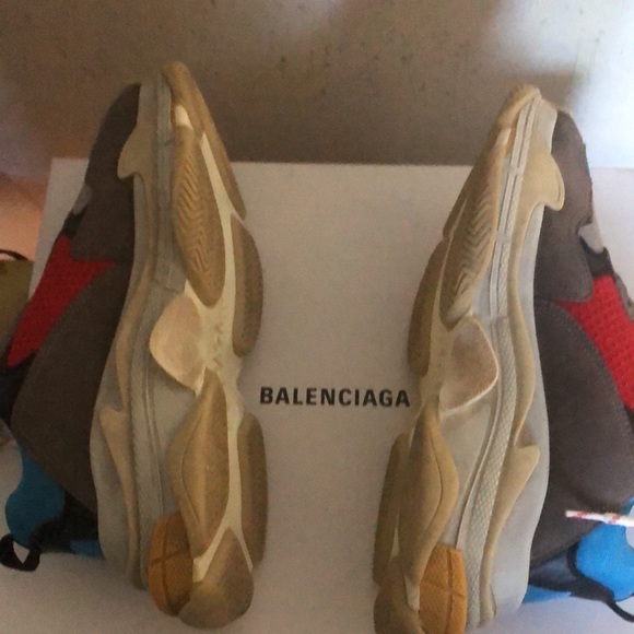 Balenciaga Triple S shoes barely worn in great condition. - Picture 9 of 11